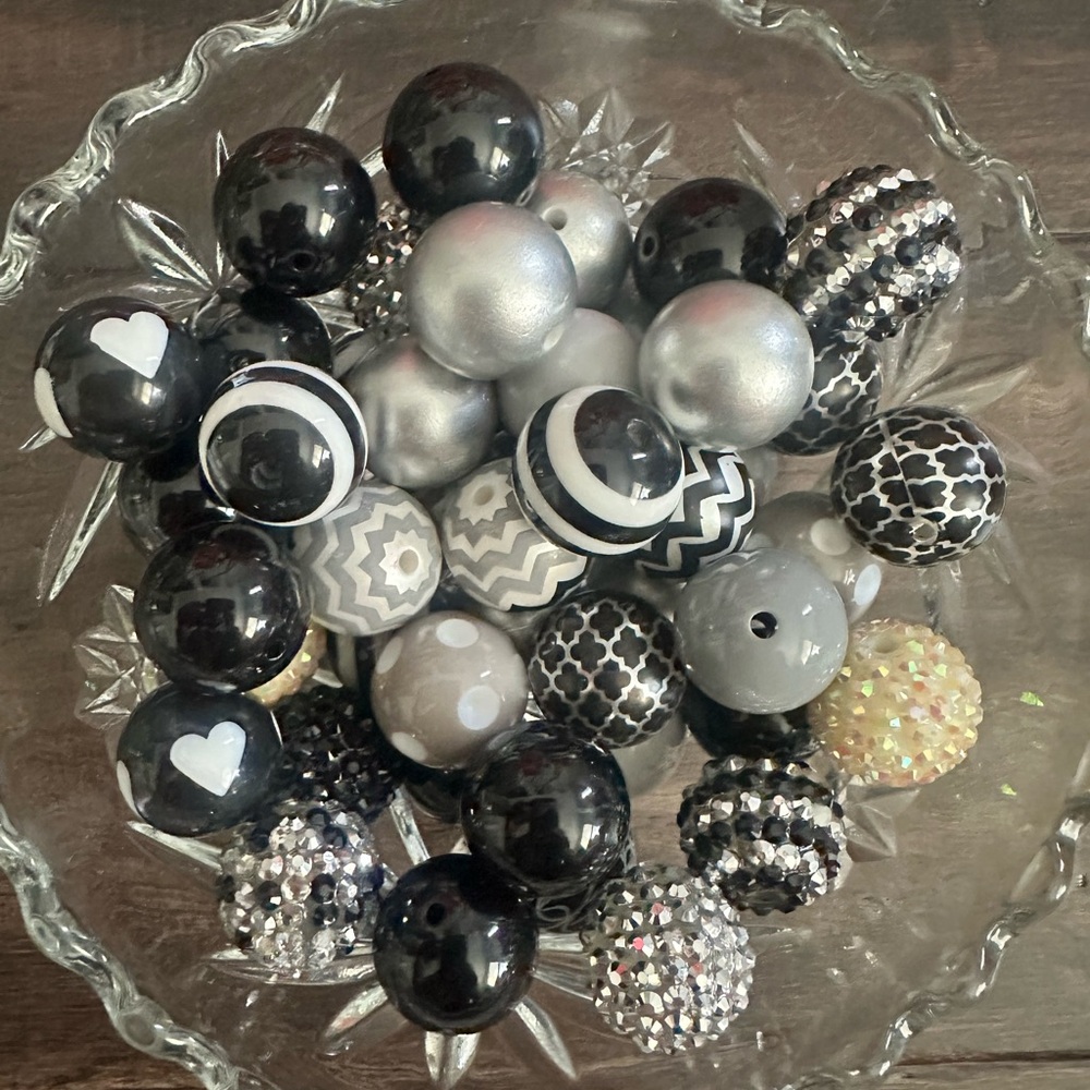 NEW- 50 piece assorted black and white bubblegum beads. (Acrylic)